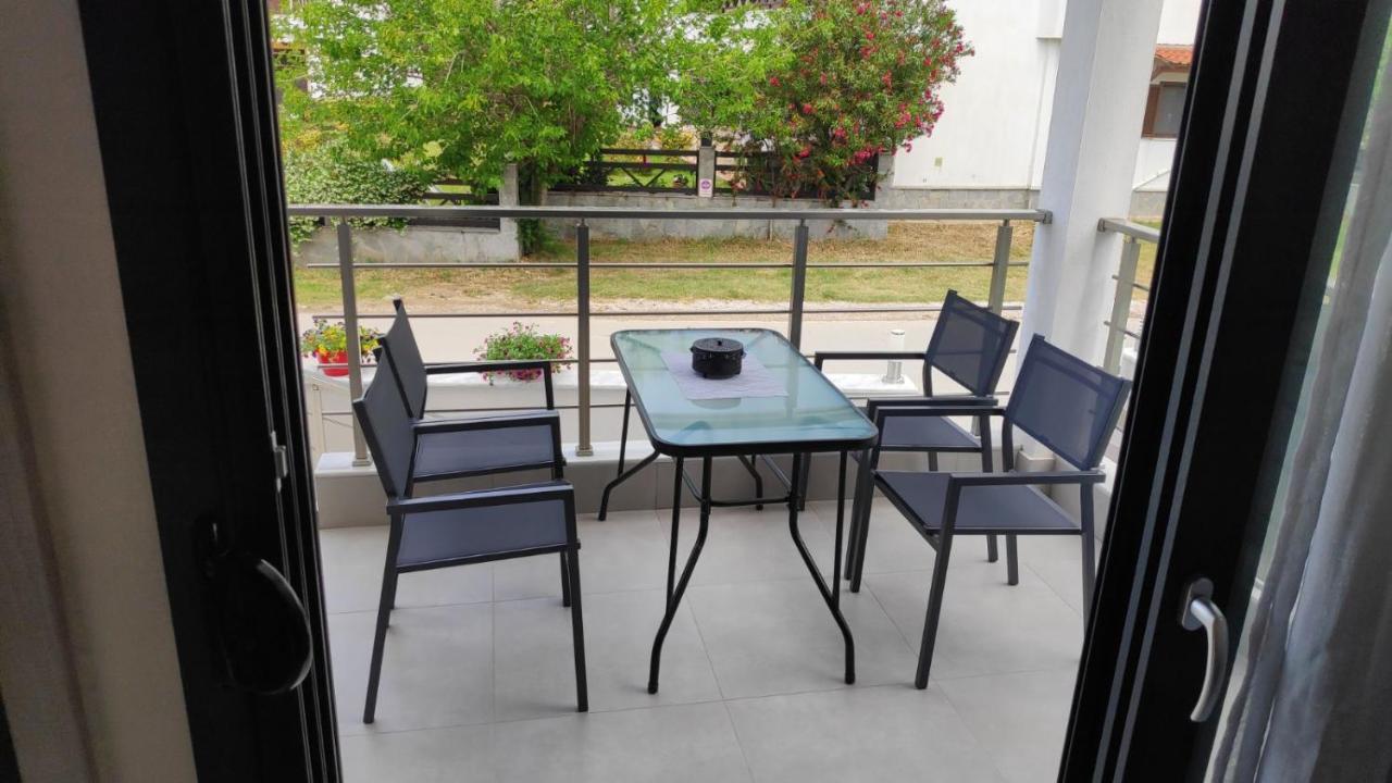Amber Blue Villa Nikiti  Exterior photo