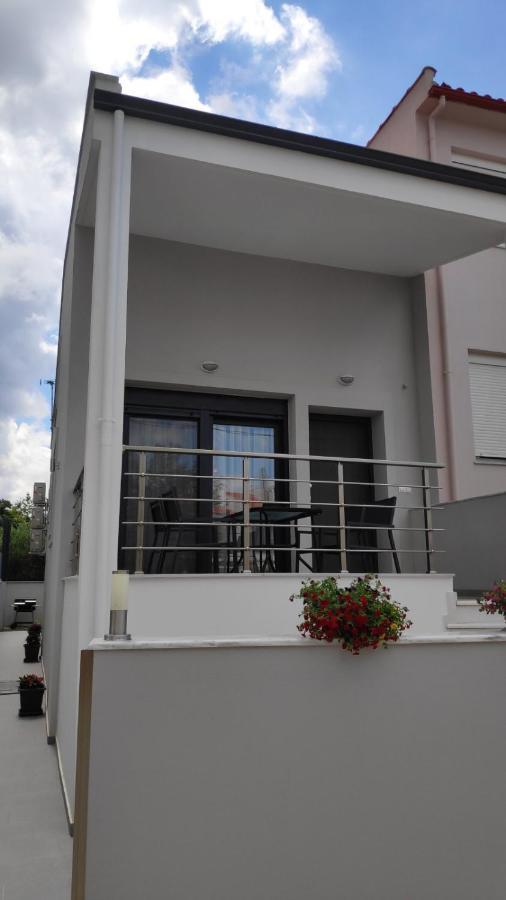 Amber Blue Villa Nikiti  Exterior photo